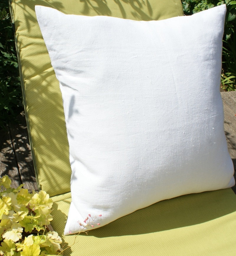 Purely_20White_20cushion_20cover_20800_7589cc3b-51b0-42b1-b047-976659eb6693.jpg